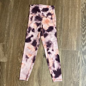NWOT Old Navy Elate Leggings Size Small